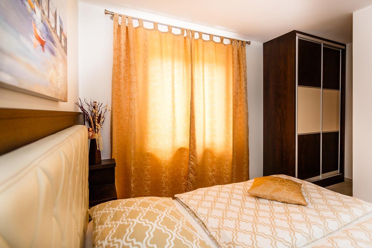 Apartment Aria