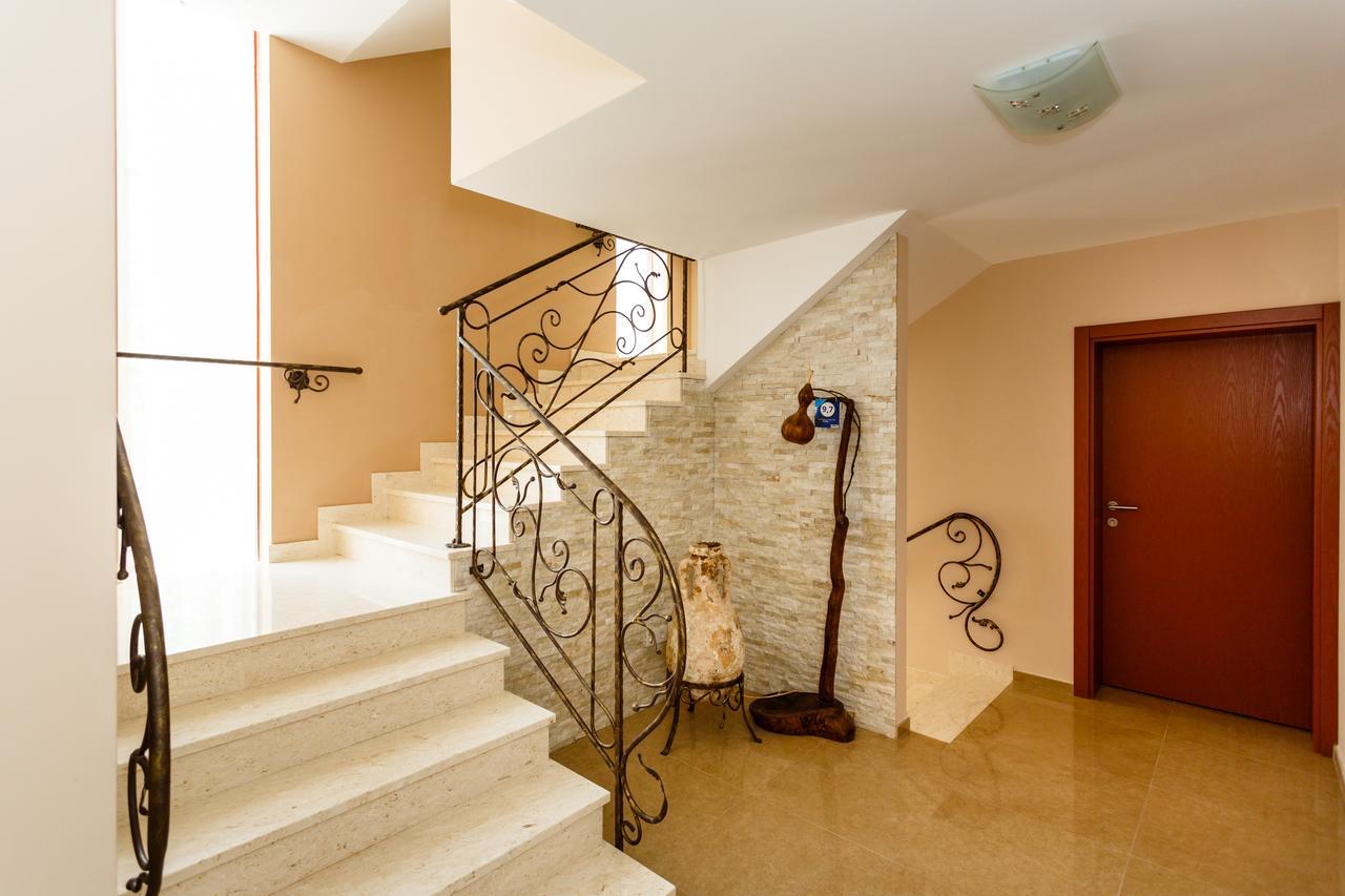 Aria Apartment
